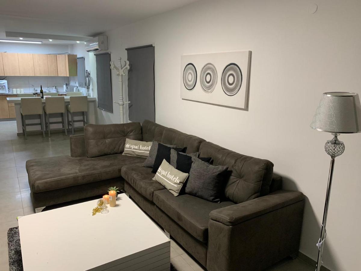 דירת 5 חדרים מול הים Apartment Bat Yam Exterior photo