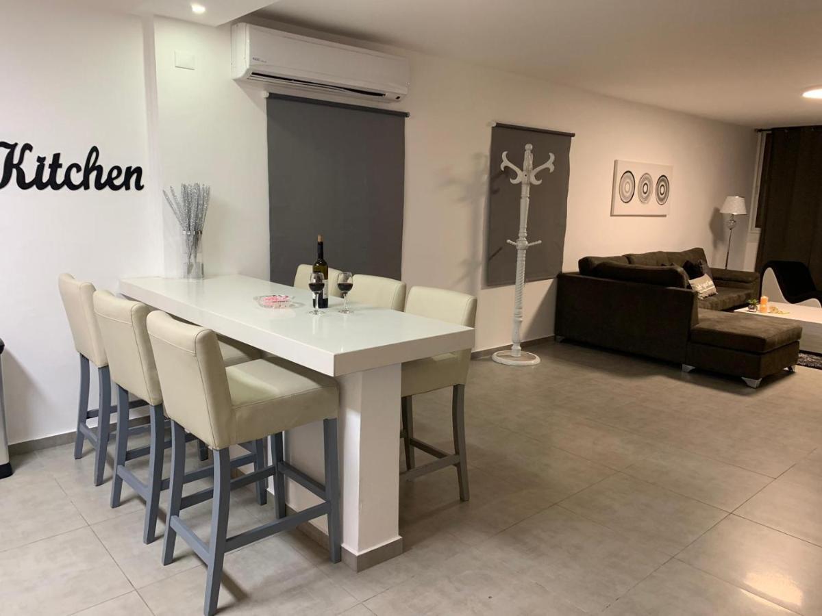 דירת 5 חדרים מול הים Apartment Bat Yam Exterior photo